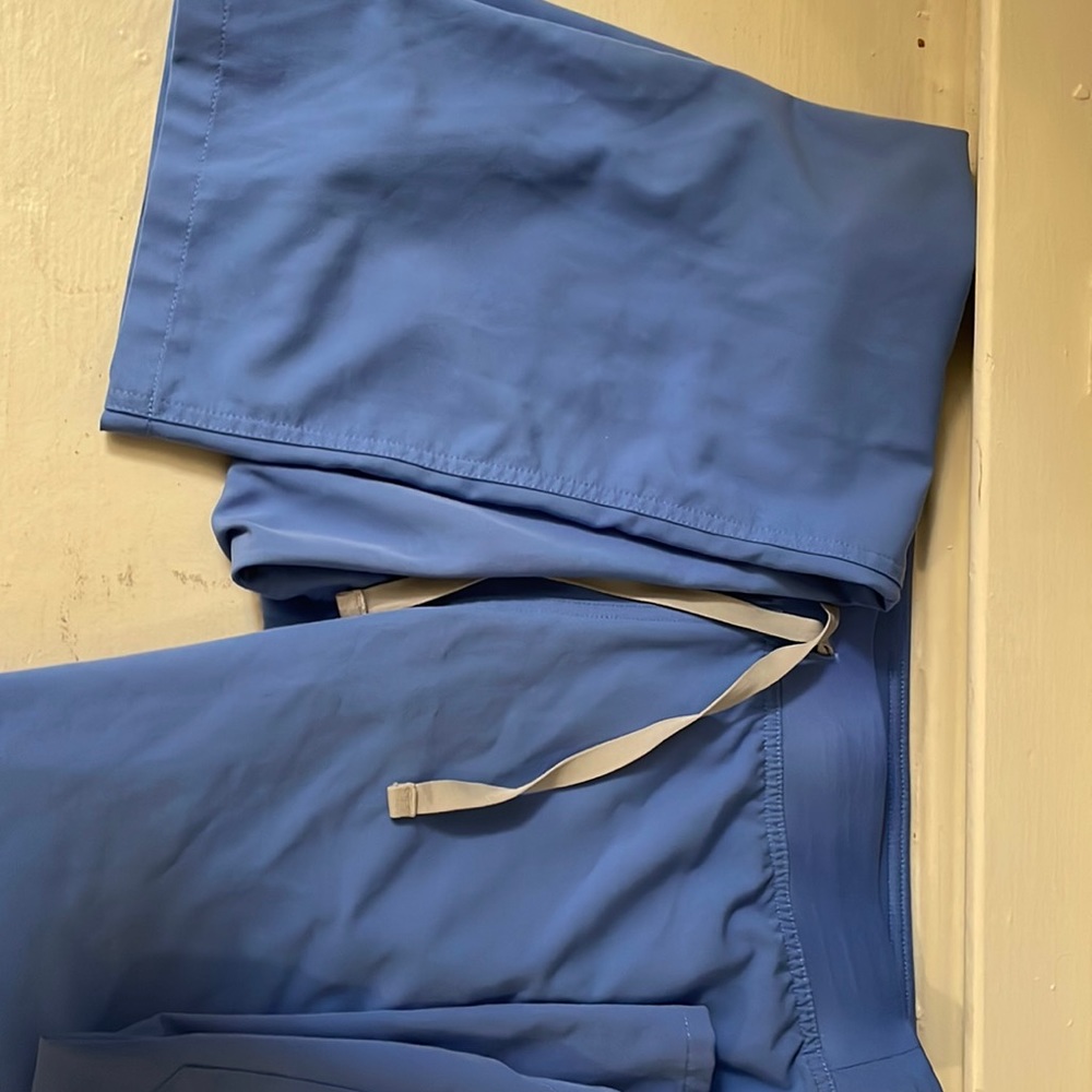 Figs light blue scubs.